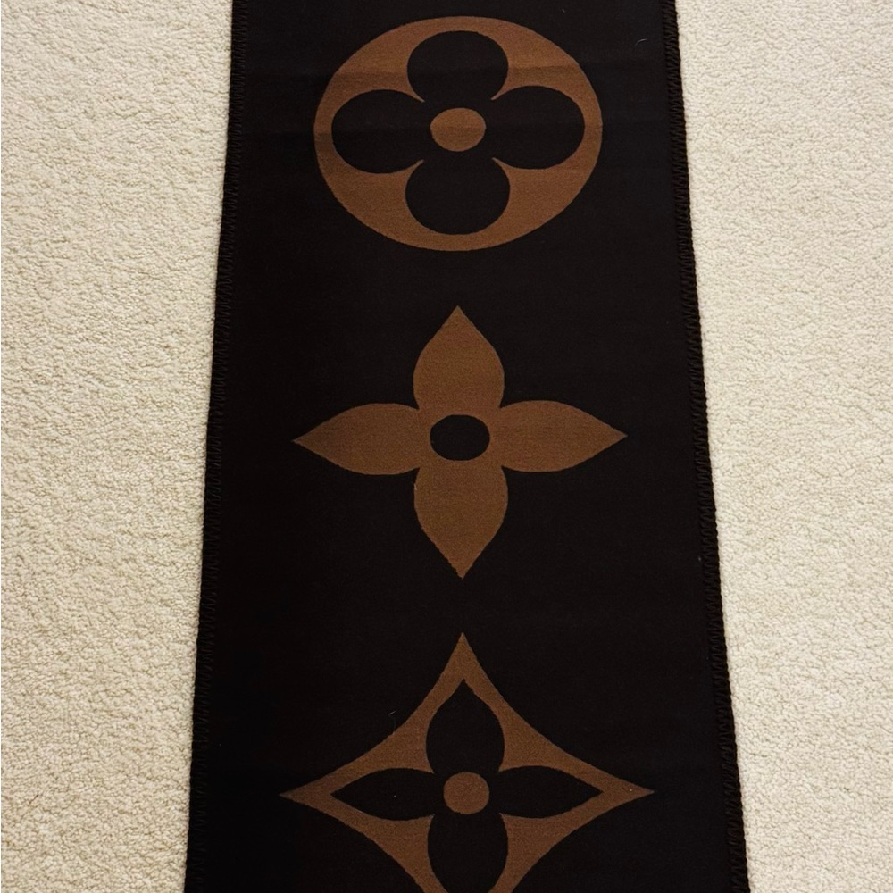 Louis Vuitton Dark Brown Monogram Scarf (faux) - Picture 4 of 5